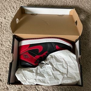 Air Jordan 1 Mid ‘Banned’